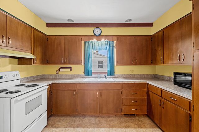 927 Diane Street Se, City Of Kentwood, MI 49508
