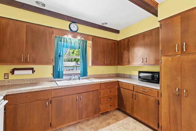 927 Diane Street Se, City Of Kentwood, MI 49508