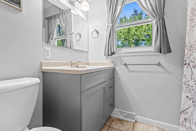 927 Diane Street Se, City Of Kentwood, MI 49508
