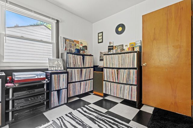 927 Diane Street Se, City Of Kentwood, MI 49508