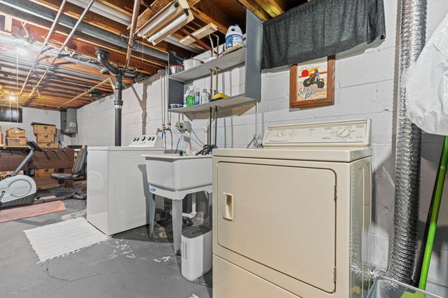 927 Diane Street Se, City Of Kentwood, MI 49508
