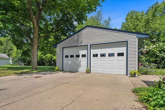 927 Diane Street Se, City Of Kentwood, MI 49508