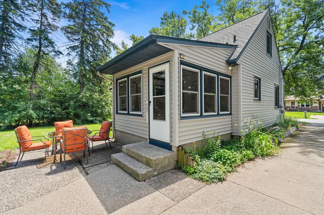 927 Diane Street Se, City Of Kentwood, MI 49508
