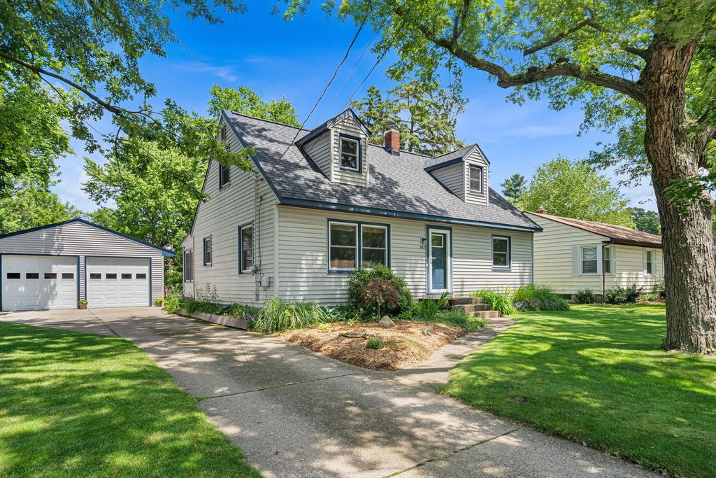 927 Diane Street Se, City Of Kentwood, MI 49508