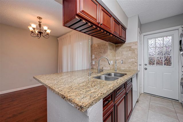 10615 Briar Forest Drive 902, Houston, TX 77042