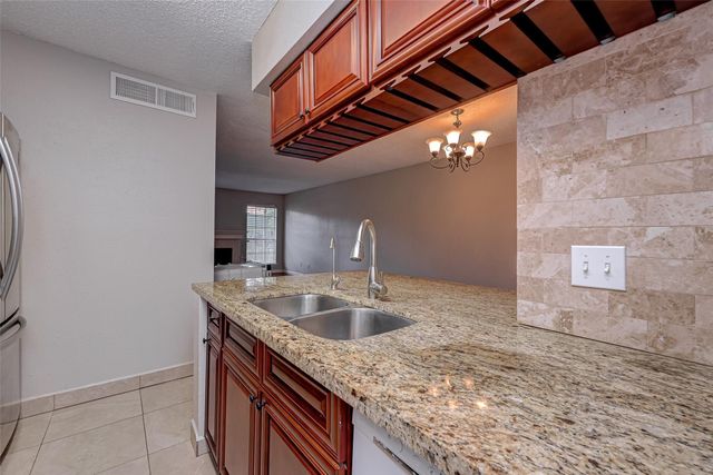 10615 Briar Forest Drive 902, Houston, TX 77042