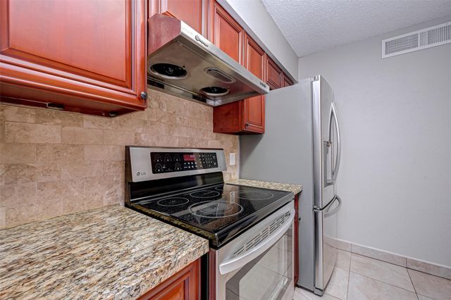 10615 Briar Forest Drive 902, Houston, TX 77042