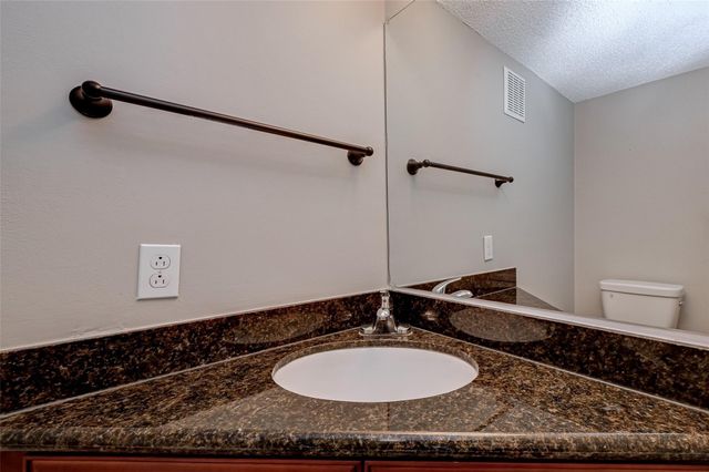 10615 Briar Forest Drive 902, Houston, TX 77042