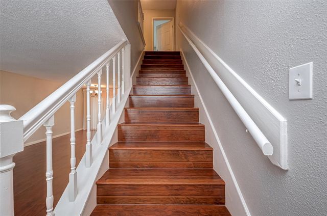 10615 Briar Forest Drive 902, Houston, TX 77042