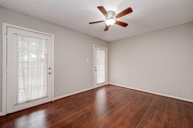 10615 Briar Forest Drive 902, Houston, TX 77042