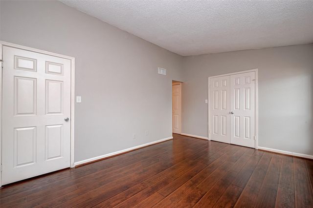 10615 Briar Forest Drive 902, Houston, TX 77042