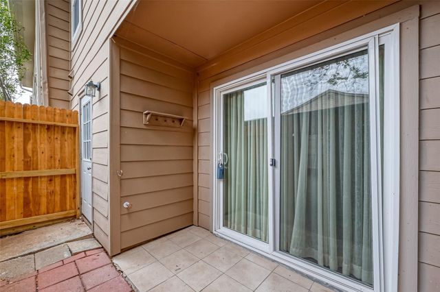 10615 Briar Forest Drive 902, Houston, TX 77042