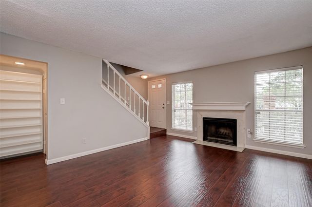 10615 Briar Forest Drive 902, Houston, TX 77042