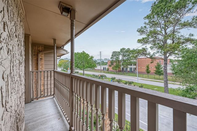 10615 Briar Forest Drive 902, Houston, TX 77042