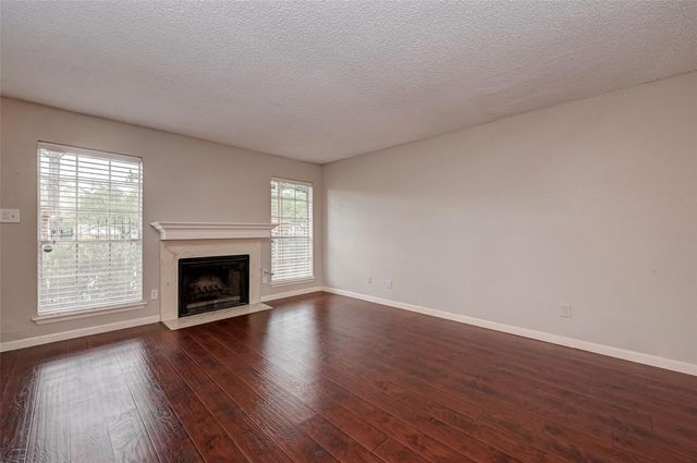 10615 Briar Forest Drive 902, Houston, TX 77042