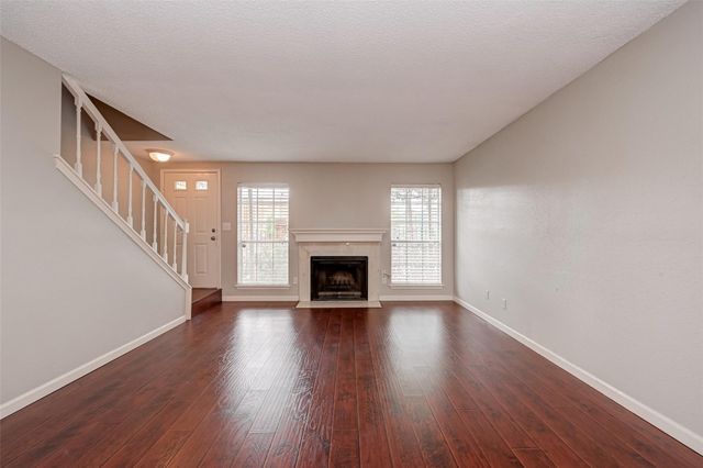 10615 Briar Forest Drive 902, Houston, TX 77042