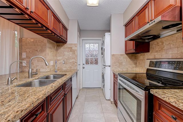 10615 Briar Forest Drive 902, Houston, TX 77042