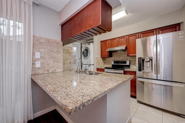 10615 Briar Forest Drive 902, Houston, TX 77042