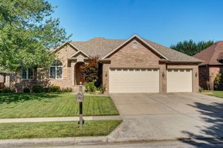 1401 North Chapel Drive, Springfield, MO 65802