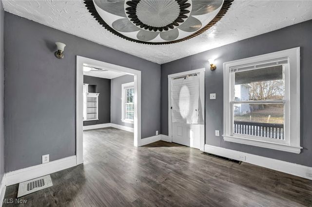 1505 E 133rd Street, East Cleveland, OH 44112