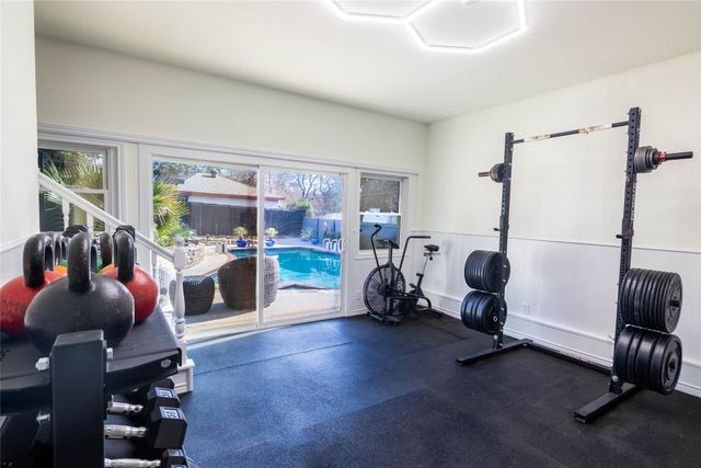 10872 Caprock Circle, Dallas, TX 75218