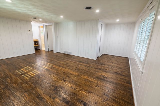 10872 Caprock Circle, Dallas, TX 75218