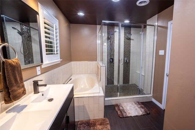 10872 Caprock Circle, Dallas, TX 75218