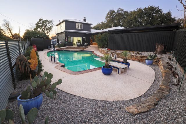 10872 Caprock Circle, Dallas, TX 75218