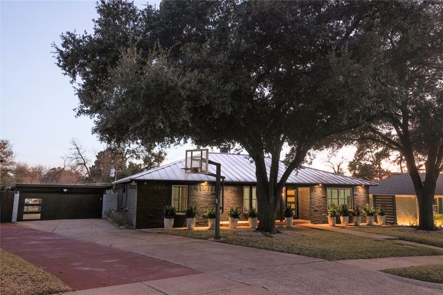 10872 Caprock Circle, Dallas, TX 75218