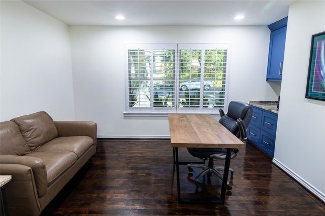 10872 Caprock Circle, Dallas, TX 75218