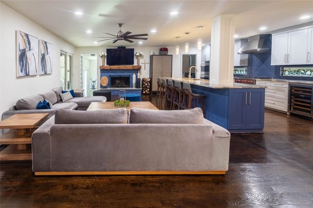 10872 Caprock Circle, Dallas, TX 75218