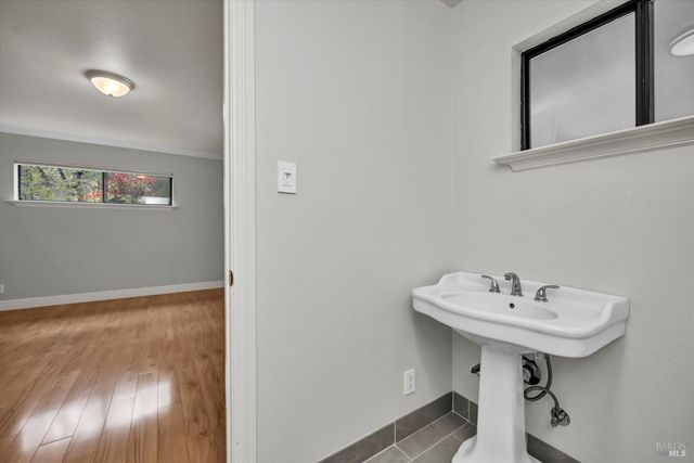 10005 Meadow Dr, Cobb, CA 95426