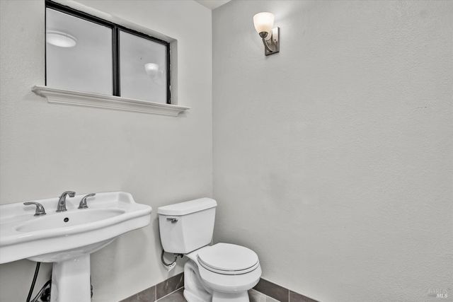 10005 Meadow Dr, Cobb, CA 95426