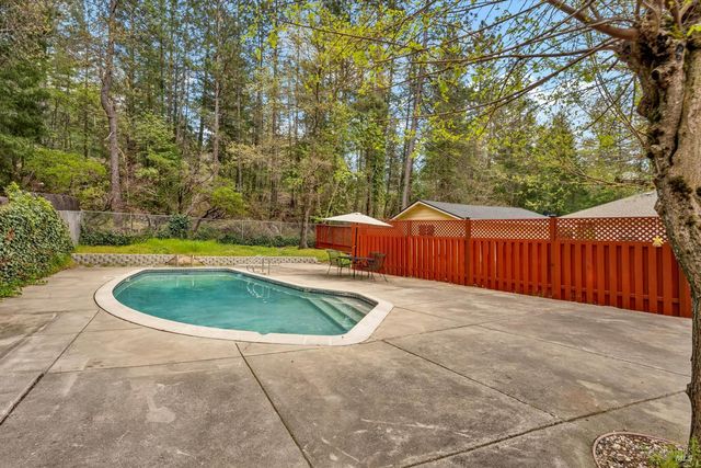 10005 Meadow Dr, Cobb, CA 95426