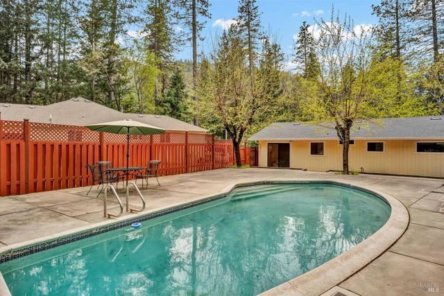 10005 Meadow Dr, Cobb, CA 95426