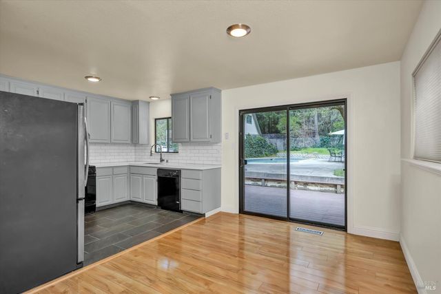 10005 Meadow Dr, Cobb, CA 95426