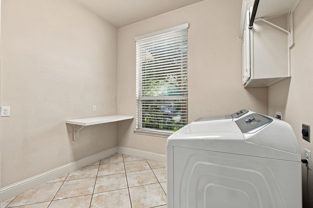 Image 19 of property listing at 7 Placido Way Court, Missouri City, TX 77459