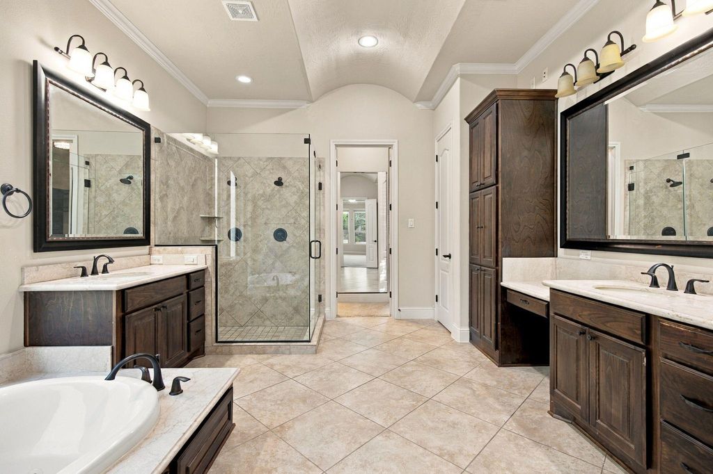 Image 24 of property listing at 7 Placido Way Court, Missouri City, TX 77459