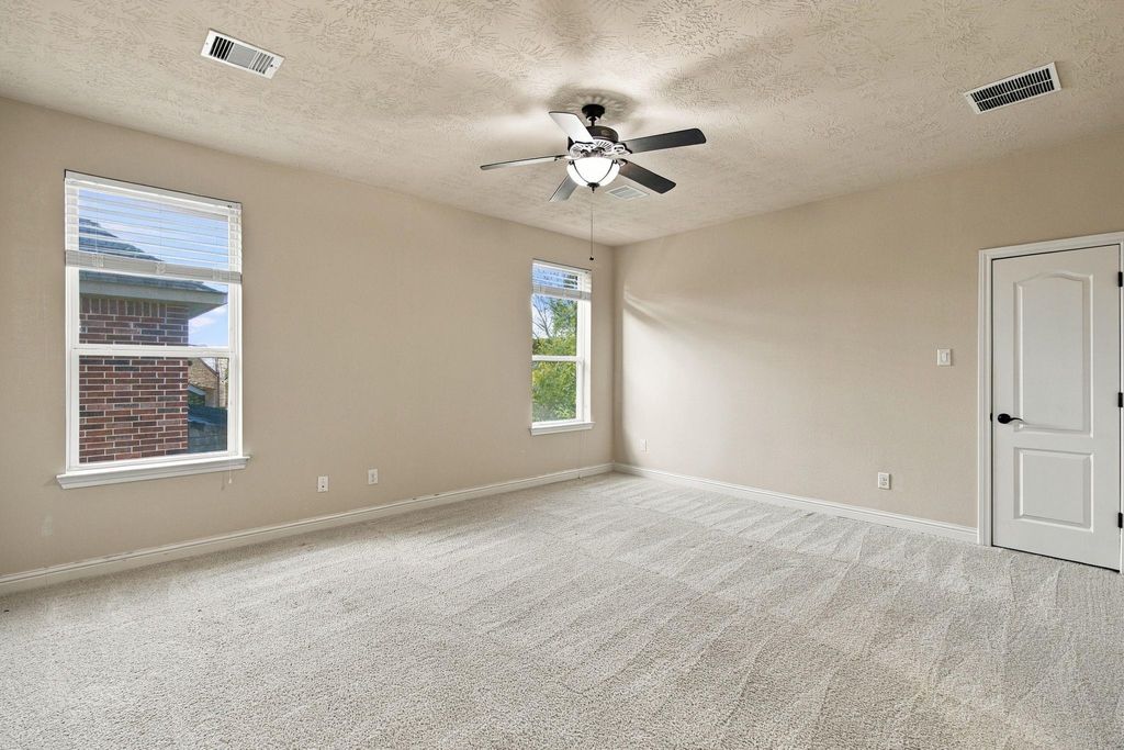 Image 32 of property listing at 7 Placido Way Court, Missouri City, TX 77459