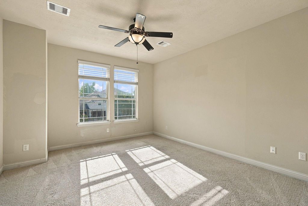 Image 34 of property listing at 7 Placido Way Court, Missouri City, TX 77459
