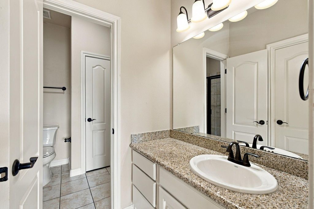 Image 35 of property listing at 7 Placido Way Court, Missouri City, TX 77459