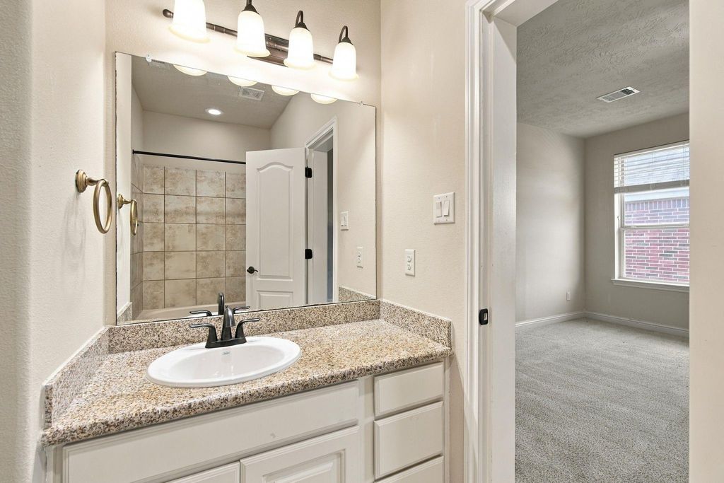 Image 36 of property listing at 7 Placido Way Court, Missouri City, TX 77459