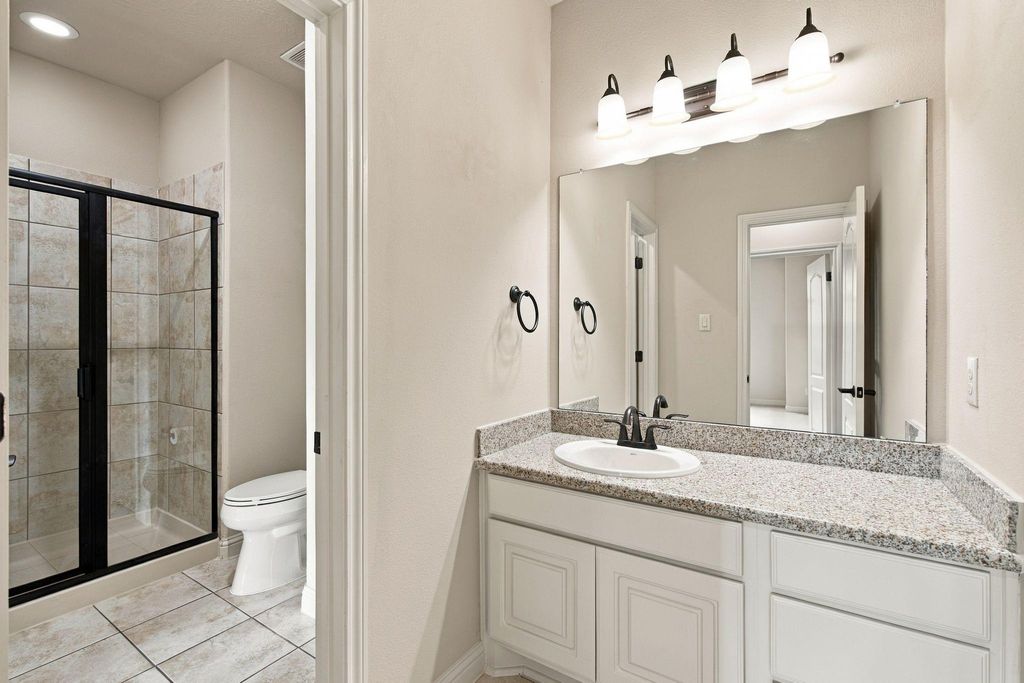 Image 38 of property listing at 7 Placido Way Court, Missouri City, TX 77459
