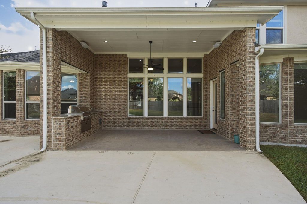 Image 40 of property listing at 7 Placido Way Court, Missouri City, TX 77459