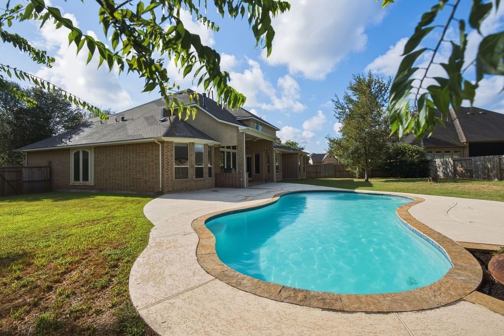 Image 42 of property listing at 7 Placido Way Court, Missouri City, TX 77459