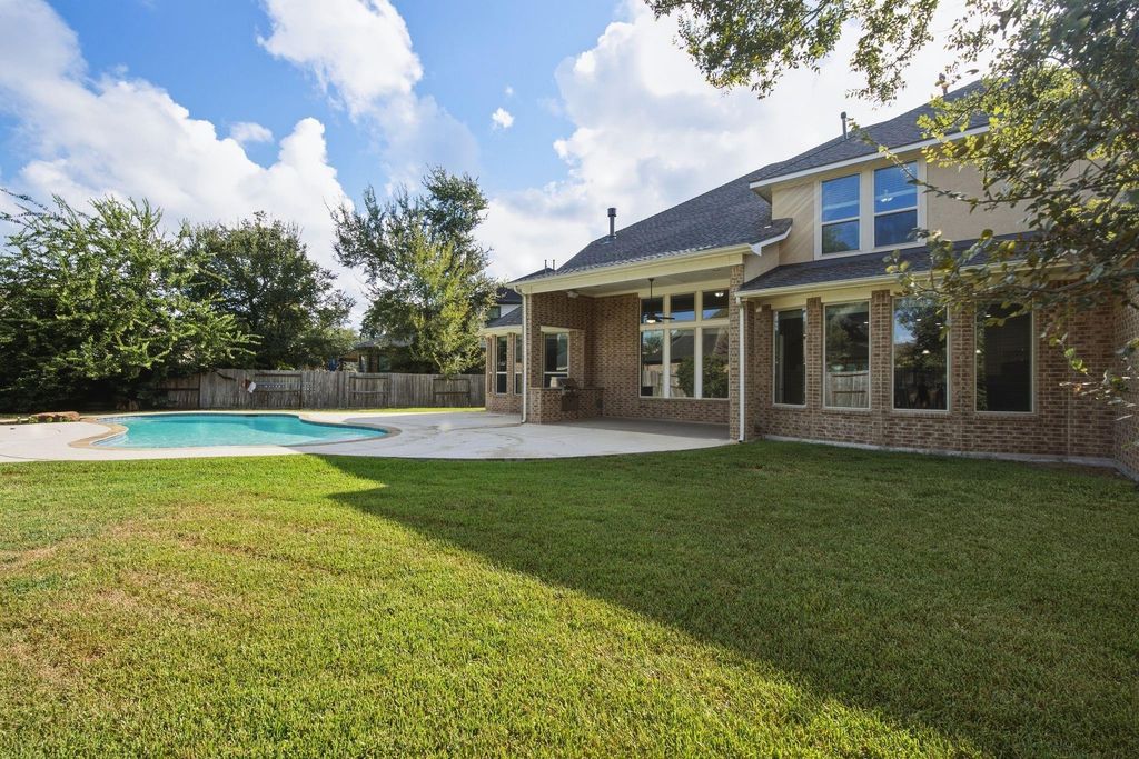 Image 43 of property listing at 7 Placido Way Court, Missouri City, TX 77459