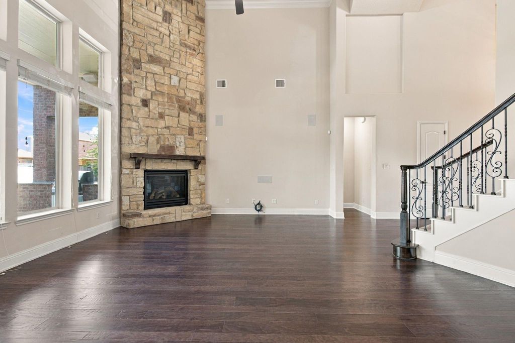 Image 9 of property listing at 7 Placido Way Court, Missouri City, TX 77459