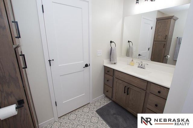 710 W Avondale Court, Lincoln, NE 68523