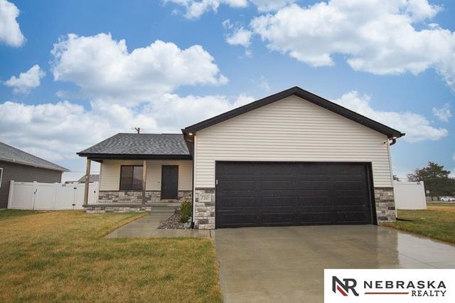 710 W Avondale Court, Lincoln, NE 68523