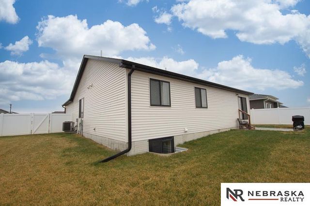 710 W Avondale Court, Lincoln, NE 68523